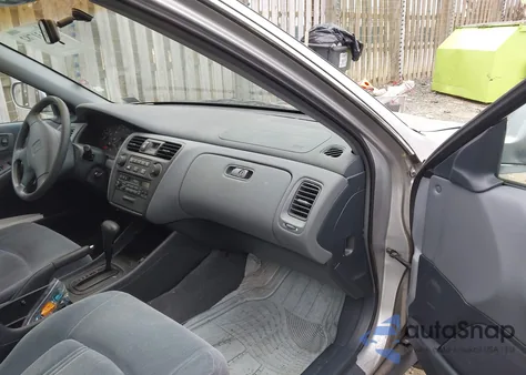 2000 Honda Accord 2.3 Lx from USA, damaged, VIN 1HGCG6653YA133308